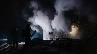 V Českém Těšíně hořel autoservis. Požár způsobil škodu za několik milionů