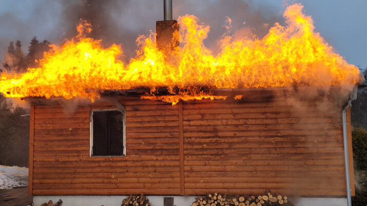 Požár chaty u Těrlické přehrady způsobil škodu za 1,5 milionu korun