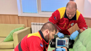 Přibývají otravy oxidem uhelnatým, varují záchranáři, jeden člověk zemřel