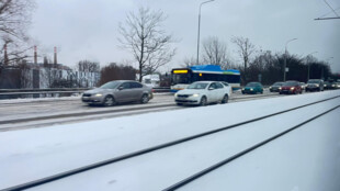 Silné sněžení a ledovka komplikují dopravu v celém MS kraji. Problémy mají hlavně kamiony