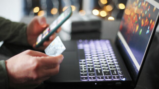 Nechali si poslat zálohu a zboží neposlali. Policisté z Opavy odhalili podvodné prodejce