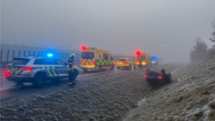 Ledovka a několik nehod uzavřely část silnice I/11 mezi Ostravou a Opavou