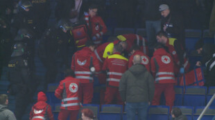 Na hokeji ve Vítkovicích oživovali fanouška, který zkolaboval