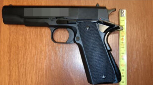 Vytáhl zbraň a chtěl peněženku. Lupič byl dopaden během několika minut