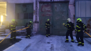 V Bruntále hořel autobus a dílna. Požár způsobil škodu za 500 tisíc korun