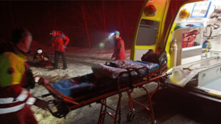 Turista uklouzl na ledu a spadl do skalnaté strže. Náročný den záchranářů z Jablunkova