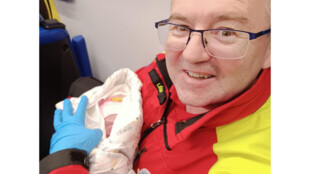 Malé Emičce pomohli na svět karvinští záchranáři