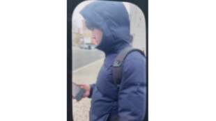 Tři ženy předaly kurýrům na ulici 1,3 milionu. Falešní policisté stále útočí