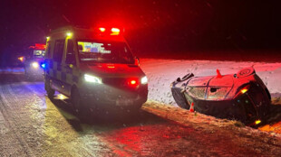 Záchranáři vyjížděli k třinácti dopravním nehodám během jednoho dne