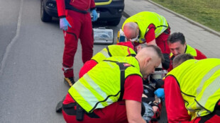 Svědek a záchranáři zachránili cyklistu, který byl po pádu z kola v bezvědomí