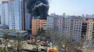 V centru Ostravy hořela střecha výškového domu. Bylo evakuováno 15 osob