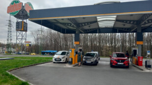 V Havířově klesla cena benzinu až na 30 korun, u pumpy se vytvořila fronta
