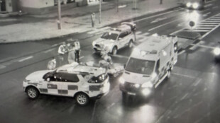 Horší viditelnost, spěch a nepozornost. Chodce v Opavě srazilo auto