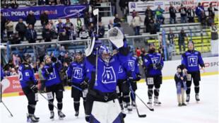 Hokejisté Havířova slaví postup do první ligy. Extraligový Třinec prohrál a titul mají Pardubice