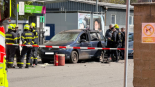 Výbuch u plničky CNG v Ostravě silně poškodil osobní auto, zranil se řidič