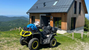 Horská služba zachraňovala paraglidisty uvízlé na stromech v Beskydech