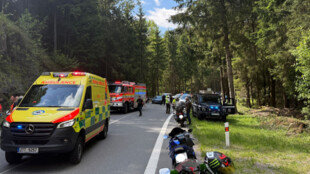 Dvě nehody motorkářů ve Starých Hamrech za jeden den. Zachránilo je ochranné oblečení
