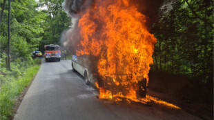 Ve Vítkově hořel autobus, cestující stihli včas utéct