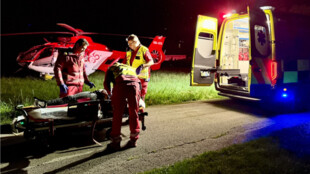 Auto v Bohumíně sjelo ze silnice, mladou řidičku museli vyprostit hasiči