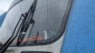 Nehoda vlaku ve Svinově: rychlík z Olomouce nedobrzdil v konečné stanici