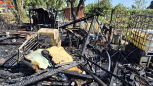 Při požáru zahradní chatky explodovala plynová láhev