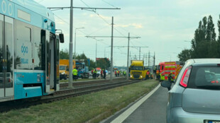 Nákladní auto vjelo do kolejiště tramvají v Ostravě, řidič měl zdravotní problém