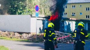 Pět jednotek hasičů likvidovalo požár garáže v Ostravě-Hrabůvce