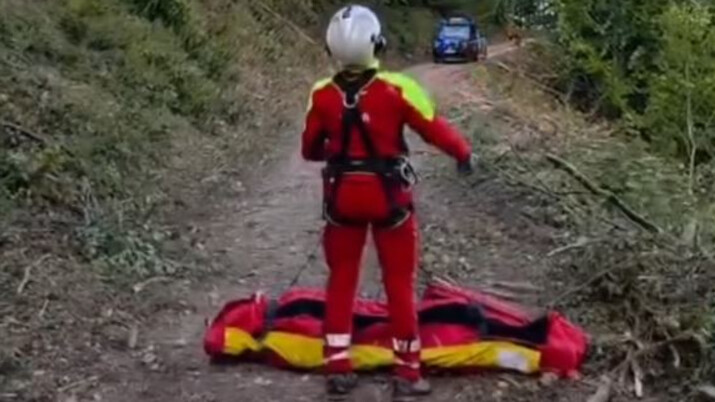 Pro zraněného cyklistu v Beskydech spěchal vrtulník, pomáhali i horští záchranáři
