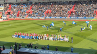 Baník uctil památku Luďka Mikloška. Před téměř vyprodaným stadionem remizoval se Spartou