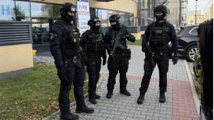 Policie zasahuje u nemocnice ve Frýdku-Místku kvůli podezření na ozbrojeného člověka, nebezpečí ale už nehrozí