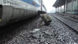 Muž skočil pod přijíždějící vlak
