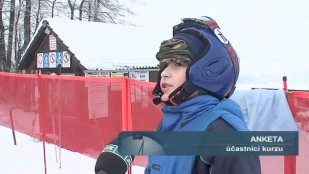 Školáci z Dlouhé se na Svinci učí lyžovat