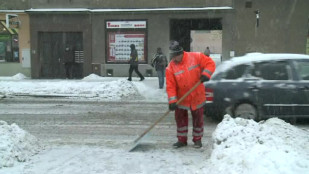 Pracovníci Technických služeb Opava musí uklidit 210 km chodníků