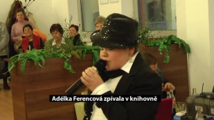 Adélka Ferencová zpívala v knihovně