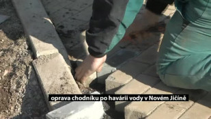 Oprava chodníku po havárii vody v Novém Jičíně