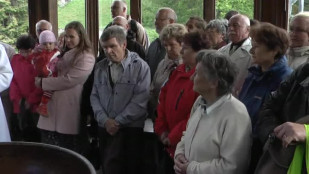 Biskup F.V.Lobkowicz požehnal prameny v Karlově Studánce