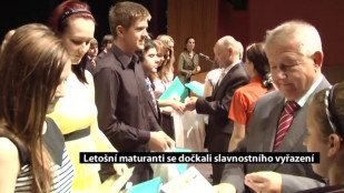 Letošní maturanti se dočkali slavnostního vyřazení