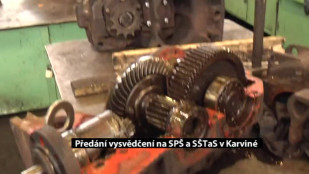 Předání vysvědčení na SPŠ a SŠTaS v Karviné