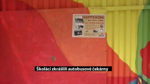 Školáci zkrášlili autobusové čekárny