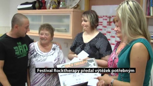 Festival Rocktherapy předal výtěžek potřebným