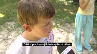 Děti si pochvalují klasický letní tábor