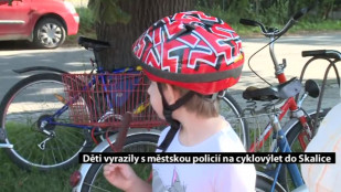 Děti vyrazily s městskou policí na cyklovýlet do Skalice