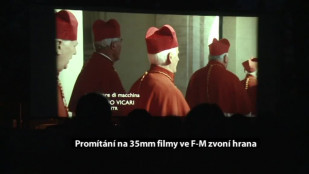 Promítání 35 mm filmu ve F-M zvoní hrana