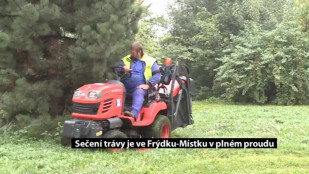 Sečení trávy je ve Frýdku-Místku v plném proudu