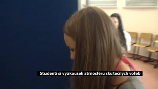 Studenti si vyzkoušeli atmosféru skutečných voleb