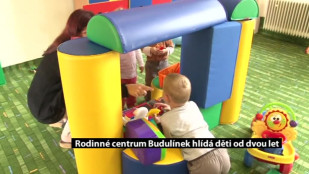 Budulínek pohlídá děti rodičům, kteří musí do práce