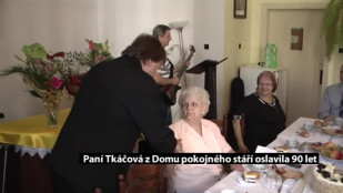 Paní Anna Tkáčová z Domu pokojného stáří oslavila 90. narozeniny