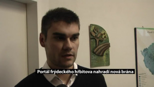 Portál frýdeckého hřbitova nahradí nová brána