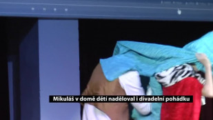 Mikuláš v domě dětí naděloval i divadelní pohádku