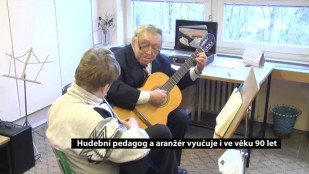 Hudební pedagog a aranžér vyučuje i ve věku 90 let